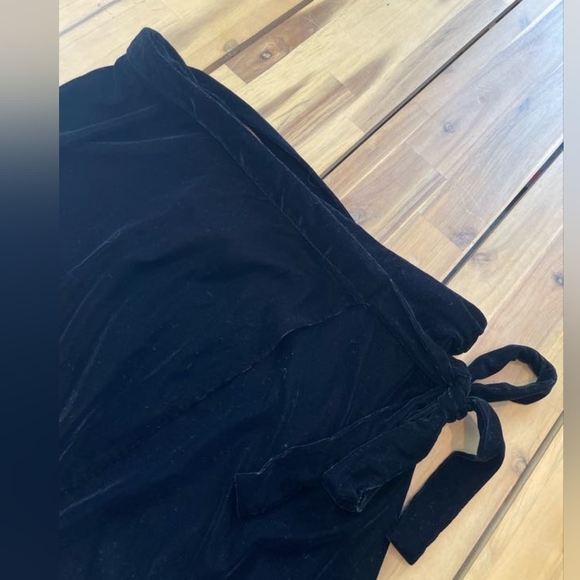 Gap Velvet Wrap Black Ruffle Midi Wrap Skirt Size Small - Picture 6 of 7
